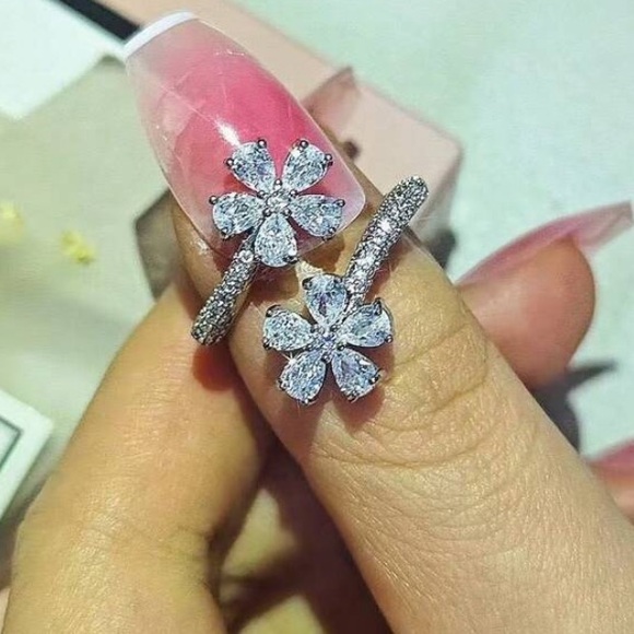 NWT Sterling Silver 2 Carat Simulated Diamond Double Floral Adjustable Ring - Picture 3 of 5